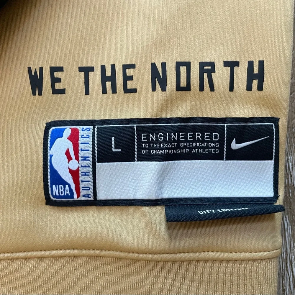 Nike Courtside City Edition Warm Up Jacket Toronto Raptors Lg Gold FB6717-745